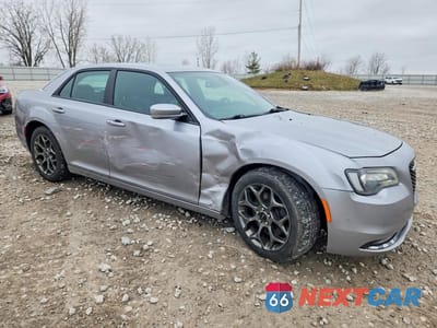 Czwarte zdjęcie samochodu z boku: 2015 CHRYSLER 300 S VIN:2C3CCAGG1FH922671 - miniatura