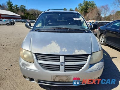 Piąte zdjęcie samochodu w środku: 2005 DODGE GRAND CARAVAN SXT VIN:2D4GP44L95R290812 - miniatura