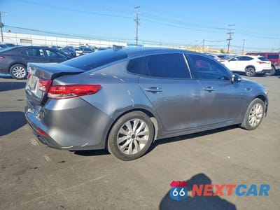 Trzecie zdjęcie samochodu z tyłu: 2018 KIA OPTIMA EX VIN:5XXGU4L35JG260670 - miniatura