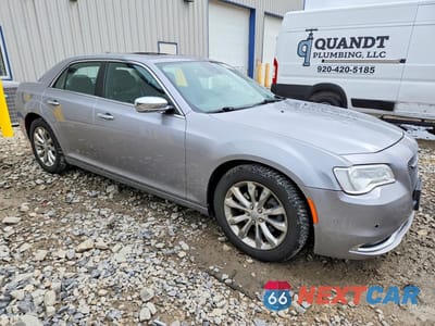 Czwarte zdjęcie samochodu z boku: 2018 CHRYSLER 300 LIMITED VIN:2C3CCAKGXJH300425 - miniatura
