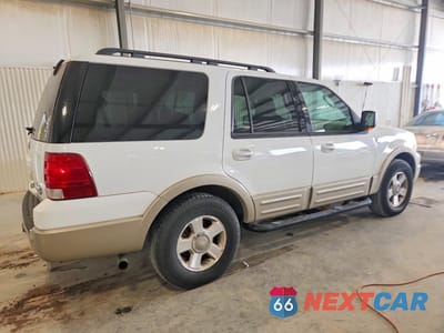 Trzecie zdjęcie samochodu z tyłu: 2005 FORD EXPEDITION EDDIE BAUER VIN:1FMFU18525LA75532 - miniatura