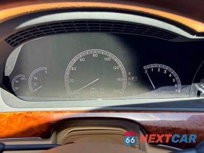 Zdjęcie 8 z 10 samochodu: 2011 MERCEDES-BENZ S 550 VIN:WDDNG7BB2BA387601 - miniatura