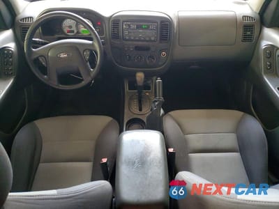 Zdjęcie 8 z 11 samochodu: 2005 FORD ESCAPE XLS VIN:1FMYU02Z95KB12242 - miniatura