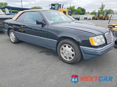 Czwarte zdjęcie samochodu z boku: 1995 MERCEDES-BENZ E-CLASS 320 VIN:WDBEA66EXSC276601 - miniatura