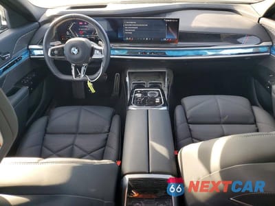 Zdjęcie 8 z 12 samochodu: 2025 BMW 740 I VIN:WBA23EH03SCV13629 - miniatura