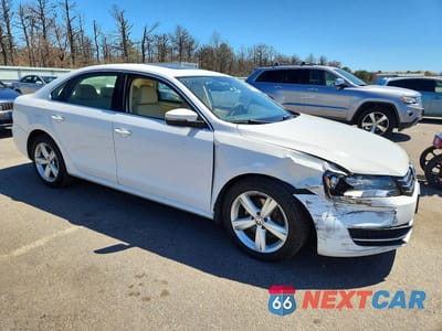 Czwarte zdjęcie samochodu z boku: 2013 VOLKSWAGEN PASSAT SE VIN:1VWBP7A30DC140217 - miniatura