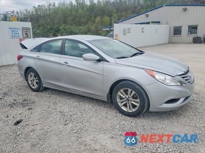Czwarte zdjęcie samochodu z boku: 2011 HYUNDAI SONATA GLS VIN:5NPEB4AC3BH227799 - miniatura