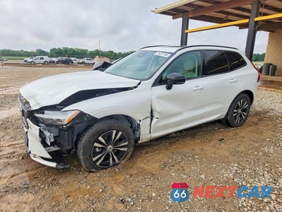 2025 VOLVO XC60 CORE YV4M12RJXS1113843 - główne zdjęcie licytacji z USA - miniatura
