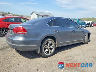 Trzecie zdjęcie samochodu z tyłu: 2015 VOLKSWAGEN PASSAT SE VIN:1VWBT7A39FC072725 - miniatura