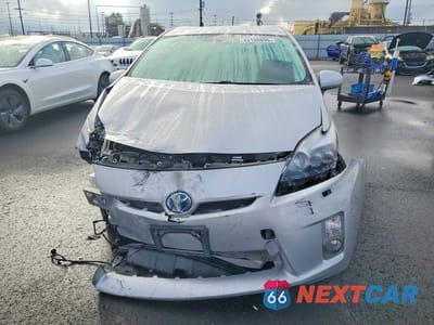 Piąte zdjęcie samochodu w środku: 2010 TOYOTA PRIUS V VIN:JTDKN3DU9A1115975 - miniatura