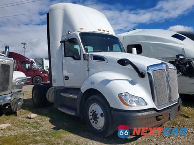 2016 KENWORTH T680 SEMI TRUCK 1XKYA48X0GJ496516 - główne zdjęcie licytacji z USA - miniatura