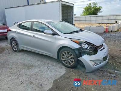 Czwarte zdjęcie samochodu z boku: 2015 HYUNDAI ELANTRA SE VIN:5NPDH4AE0FH642807 - miniatura