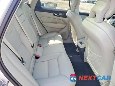 Zdjęcie 11 z 13 samochodu: 2018 VOLVO XC60 T5 MOMENTUM VIN:YV4102RK3J1065096 - miniatura