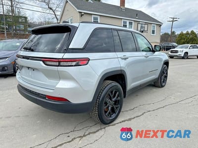 Trzecie zdjęcie samochodu z tyłu: 2025 JEEP GRAND CHEROKEE LAREDO VIN:1C4RJHAGXS8656063 - miniatura