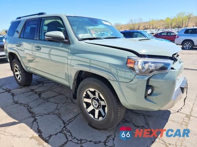 Czwarte zdjęcie samochodu z boku: 2022 TOYOTA 4RUNNER TRD OFF-ROAD PREMIUM VIN:JTERU5JRXN6000710 - miniatura