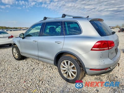 Drugie zdjęcie samochodu z przodu: 2015 VOLKSWAGEN TOUAREG V6 VIN:WVGEF9BP7FD002831 - miniatura