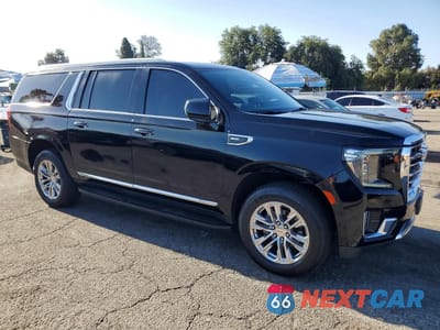 Czwarte zdjęcie samochodu z boku: 2021 GMC YUKON XL C1500 SLT VIN:1GKS1GKD1MR268821 - miniatura