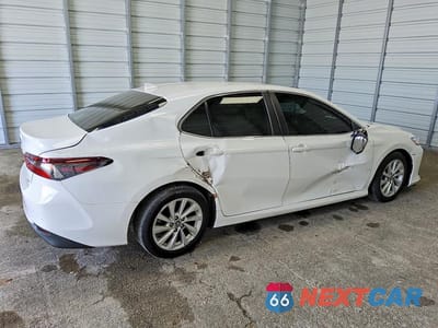 Trzecie zdjęcie samochodu z tyłu: 2022 TOYOTA CAMRY LE VIN:4T1C11AK6NU656831 - miniatura