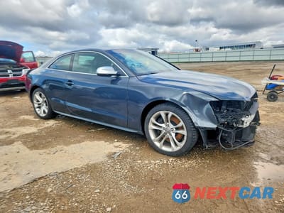 Czwarte zdjęcie samochodu z boku: 2011 AUDI S5 PREMIUM PLUS VIN:WAUGVAFR6BA063125 - miniatura
