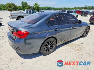 Trzecie zdjęcie samochodu z tyłu: 2016 BMW 320 I VIN:WBA8E1G51GNU10179 - miniatura
