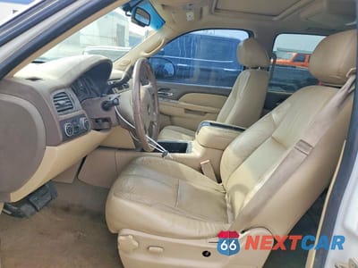 Zdjęcie 7 z 13 samochodu: 2014 CHEVROLET SUBURBAN K1500 LT VIN:1GNSKJE74ER179782 - miniatura
