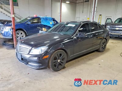 2013 MERCEDES-BENZ C 300 4MATIC WDDGF8AB2DG052115 - główne zdjęcie licytacji z USA - miniatura