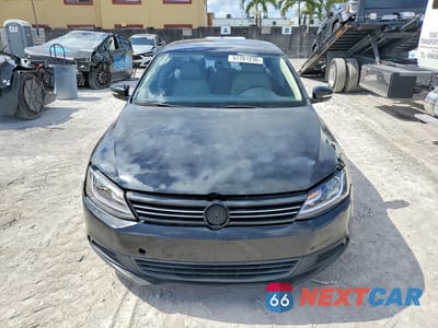 Piąte zdjęcie samochodu w środku: 2014 VOLKSWAGEN JETTA SE VIN:3VWD07AJ3EM430513 - miniatura
