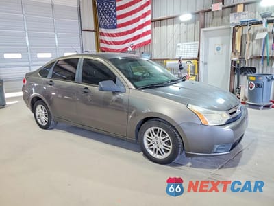 Czwarte zdjęcie samochodu z boku: 2009 FORD FOCUS SE VIN:1FAHP35N69W260942 - miniatura