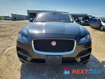 Piąte zdjęcie samochodu w środku: 2017 JAGUAR F-PACE PREMIUM VIN:SADCJ2BV0HA047229 - miniatura