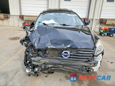 Piąte zdjęcie samochodu w środku: 2017 VOLVO XC60 T5 DYNAMIC VIN:YV440MRR3H2066629 - miniatura