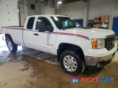 Czwarte zdjęcie samochodu z boku: 2013 GMC SIERRA K3500 SLE VIN:1GT523CG1DZ275761 - miniatura