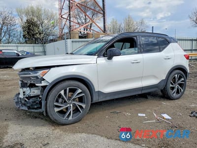 2022 VOLVO XC40 T5 R-DESIGN YV4162UM3N2757141 - główne zdjęcie licytacji z USA - miniatura