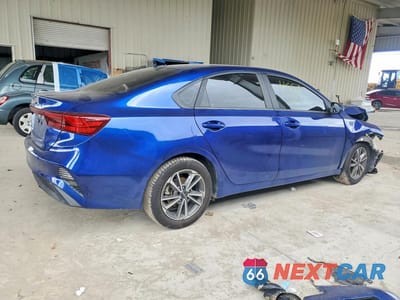 Trzecie zdjęcie samochodu z tyłu: 2022 KIA FORTE LXS VIN:3KPF24AD5NE467099 - miniatura