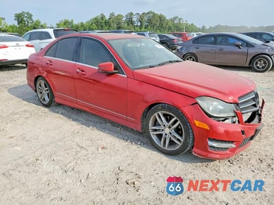 Czwarte zdjęcie samochodu z boku: 2014 MERCEDES-BENZ C 250 VIN:WDDGF4HBXEA938170 - miniatura