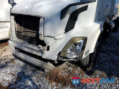Zdjęcie 9 z 10 samochodu: 2016 VOLVO VNL SEMI TRUCK VIN:4V4NC9EH8GN944274 - miniatura