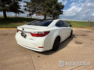 Czwarte zdjęcie samochodu z boku: 2015 LEXUS ES 300H VIN:JTHBW1GG7F2080991 - miniatura