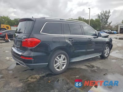 Trzecie zdjęcie samochodu z tyłu: 2015 MERCEDES-BENZ GL 450 4MATIC VIN:4JGDF6EE7FA522811 - miniatura