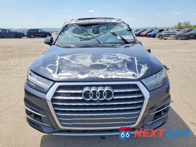 Piąte zdjęcie samochodu w środku: 2017 AUDI Q7 PREMIUM PLUS VIN:WA1LAAF79HD035364 - miniatura