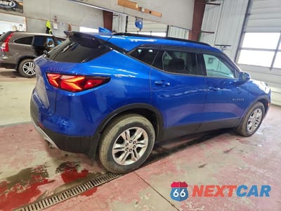 Trzecie zdjęcie samochodu z tyłu: 2019 CHEVROLET BLAZER 2LT VIN:3GNKBGRS2KS612395 - miniatura