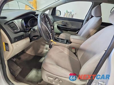 Zdjęcie 7 z 13 samochodu: 2019 KIA SEDONA LX VIN:KNDMB5C11K6548599 - miniatura