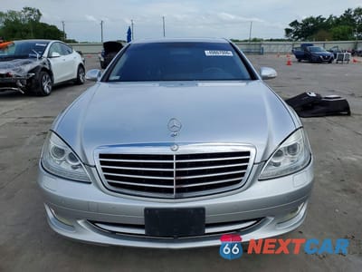 Piąte zdjęcie samochodu w środku: 2008 MERCEDES-BENZ S 550 VIN:WDDNG71X28A196489 - miniatura