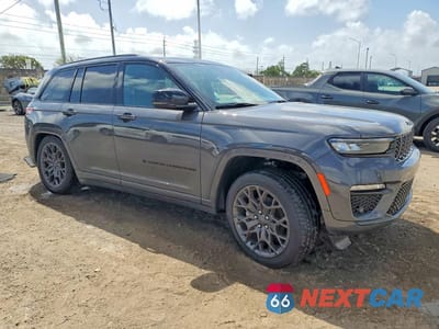 Czwarte zdjęcie samochodu z boku: 2025 JEEP GRAND CHEROKEE SUMMIT VIN:1C4RJHEG2S8768754 - miniatura