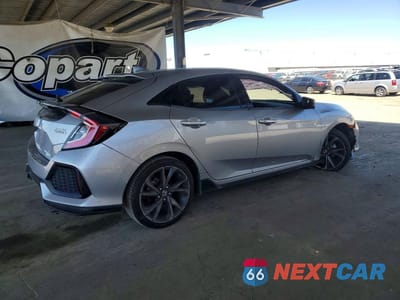 Trzecie zdjęcie samochodu z tyłu: 2018 HONDA CIVIC SPORT TOURING VIN:SHHFK7H9XJU428191 - miniatura