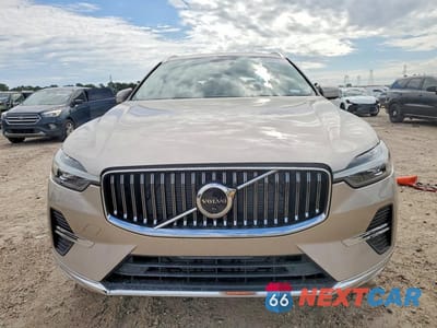 Piąte zdjęcie samochodu w środku: 2023 VOLVO XC60 ULTIMATE VIN:YV4L12RA7P1319270 - miniatura
