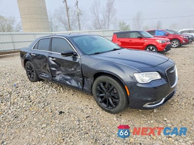 Czwarte zdjęcie samochodu z boku: 2018 CHRYSLER 300 LIMITED VIN:2C3CCAKG1JH296569 - miniatura