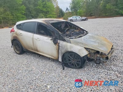 Czwarte zdjęcie samochodu z boku: 2018 FORD FOCUS SE VIN:1FADP3K22JL226639 - miniatura