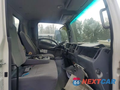 Piąte zdjęcie samochodu w środku: 2021 ISUZU NRR VIN:JALE5W165M7300660 - miniatura