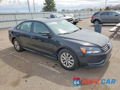 Czwarte zdjęcie samochodu z boku: 2015 VOLKSWAGEN PASSAT S VIN:1VWAT7A35FC045324 - miniatura