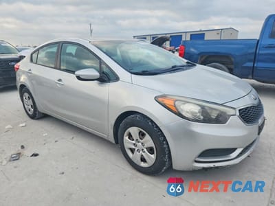 Czwarte zdjęcie samochodu z boku: 2014 KIA FORTE LX VIN:KNAFK4A65E5241087 - miniatura