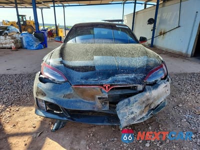 Piąte zdjęcie samochodu w środku: 2018 TESLA MODEL S VIN:5YJSA1E27JF281559 - miniatura